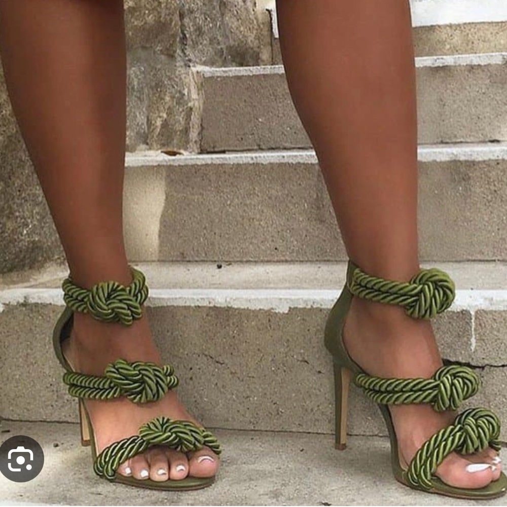 Alejandra G! Caprese size 37